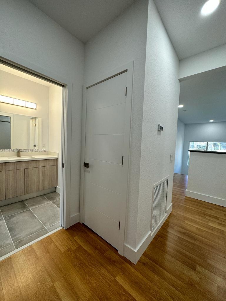 1887 Harbor View Cir