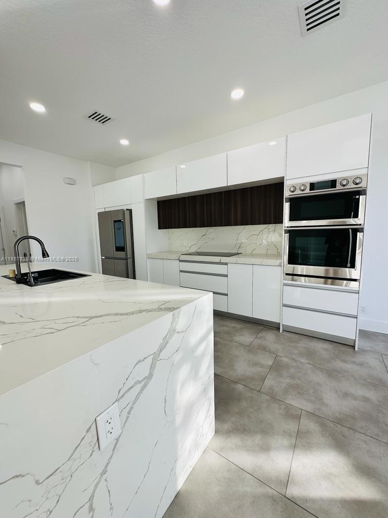 1887 Harbor View Cir