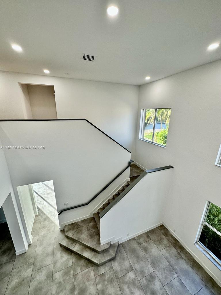 1887 Harbor View Cir