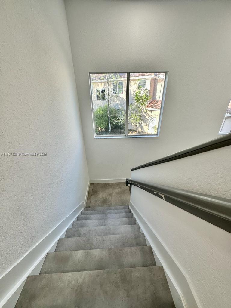 1887 Harbor View Cir