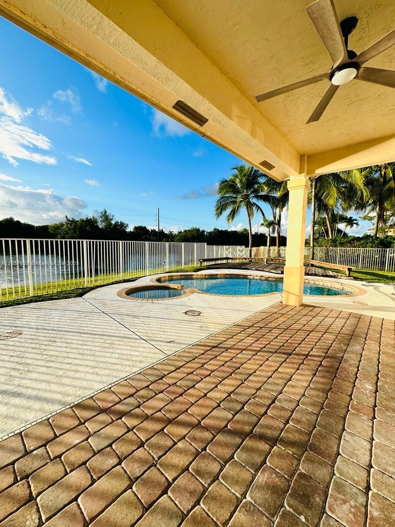 1887 Harbor View Cir