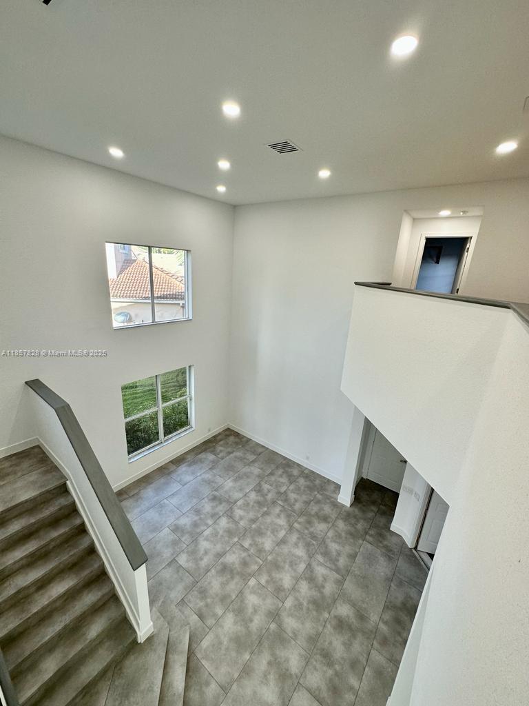 1887 Harbor View Cir