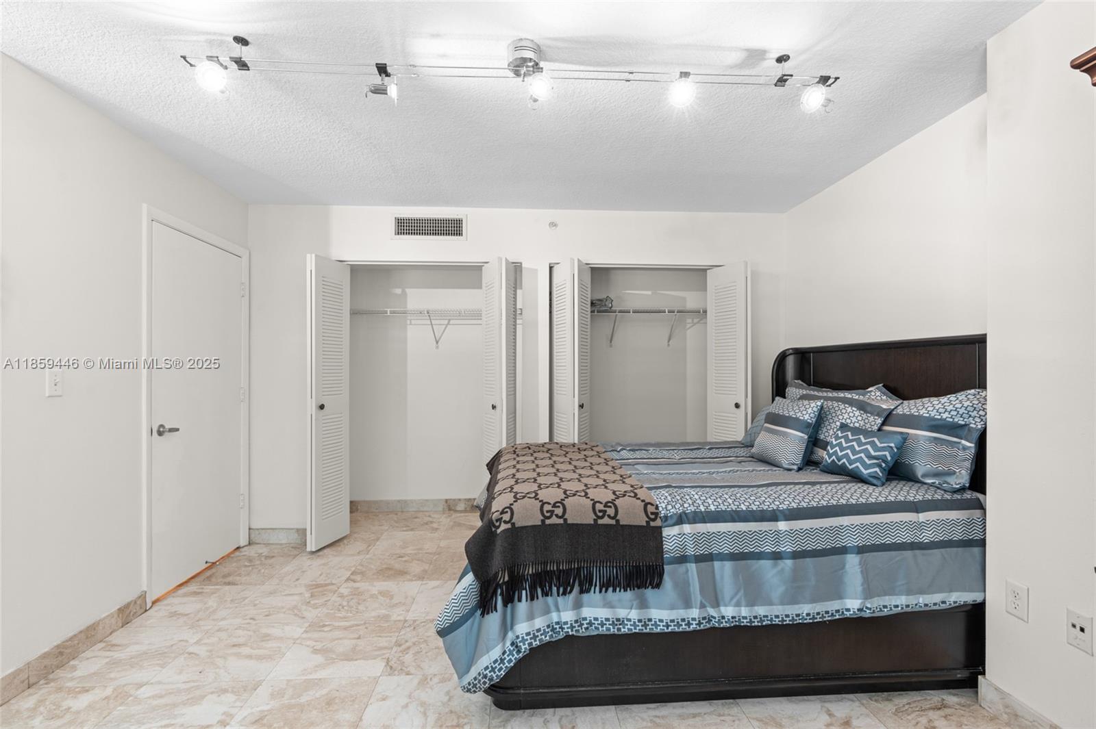 7600 Collins Ave # 1208