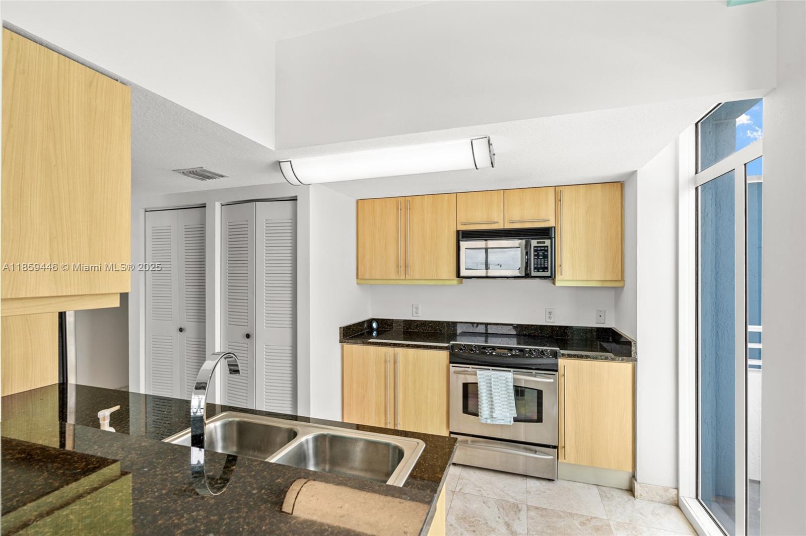 7600 Collins Ave # 1208