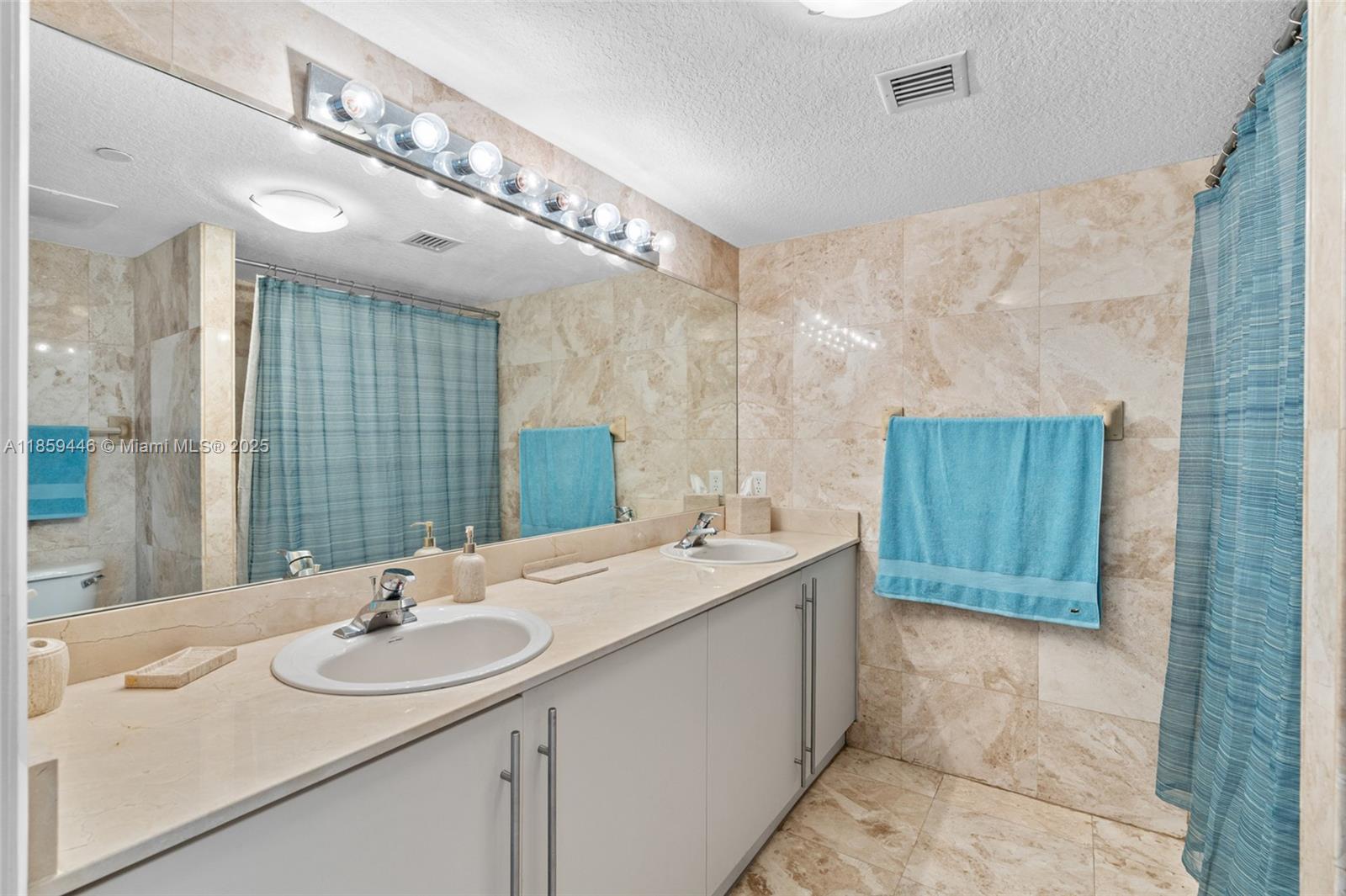 7600 Collins Ave # 1208