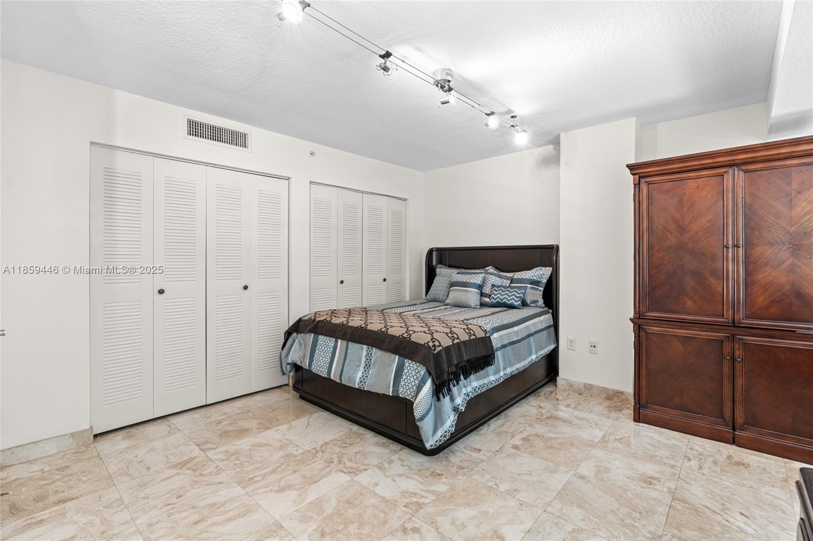 7600 Collins Ave # 1208