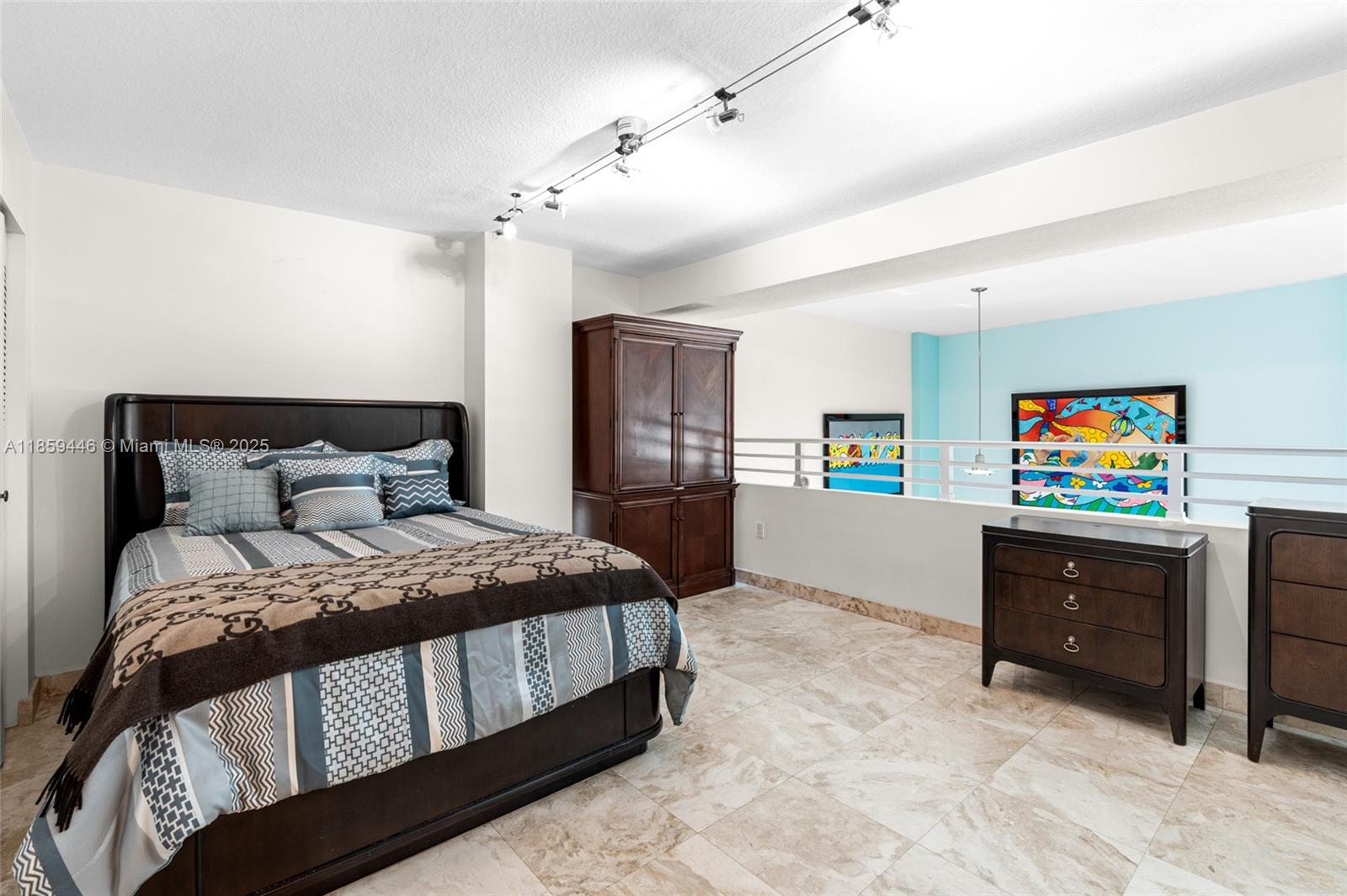 7600 Collins Ave # 1208