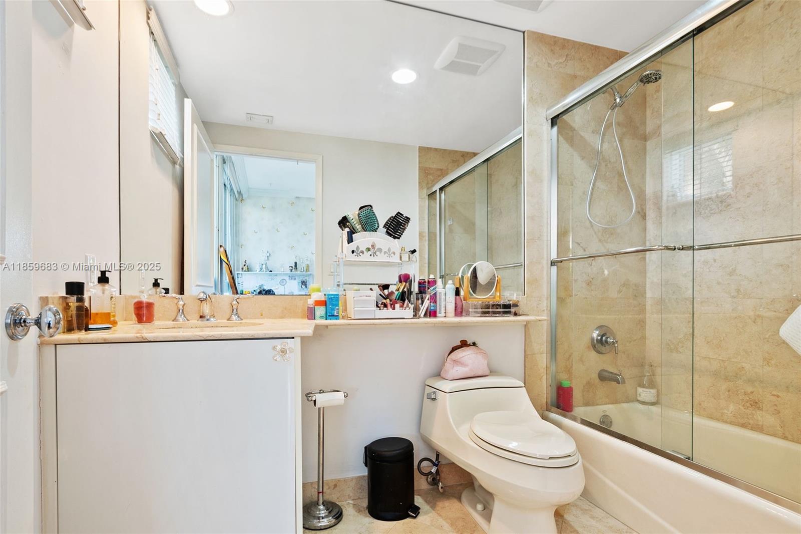 781 Crandon Blvd # 306