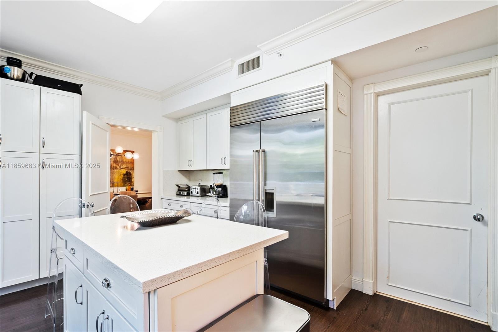 781 Crandon Blvd # 306