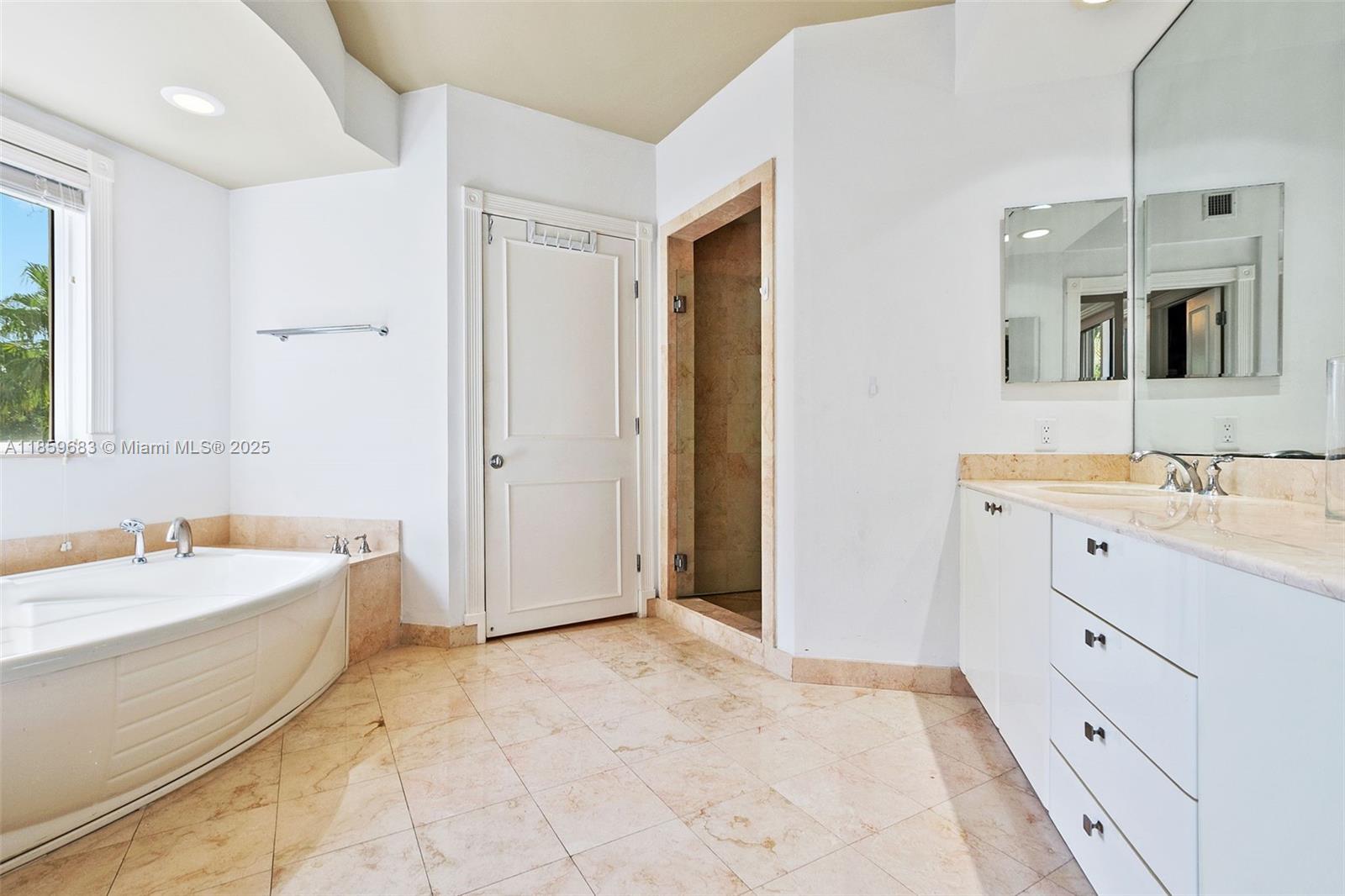 781 Crandon Blvd # 306