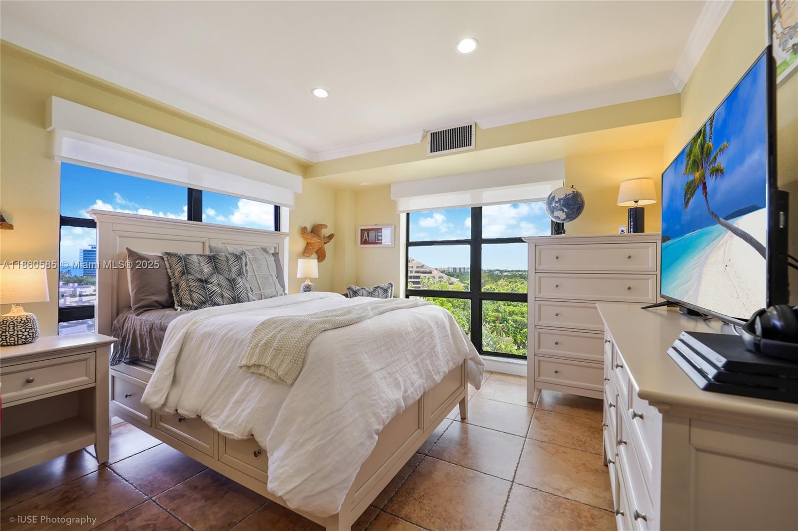 77 Crandon Blvd # 10D
