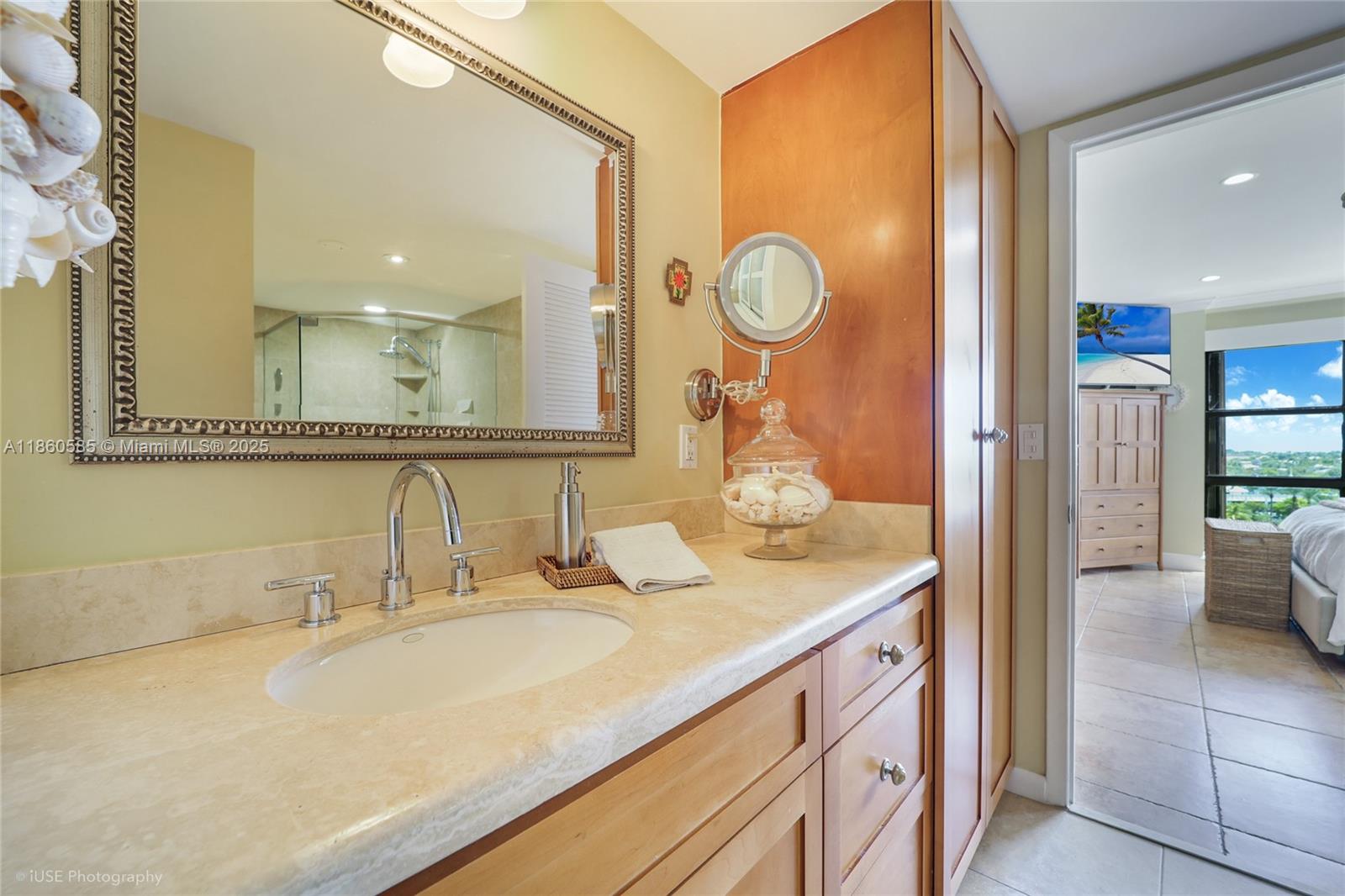 77 Crandon Blvd # 10D