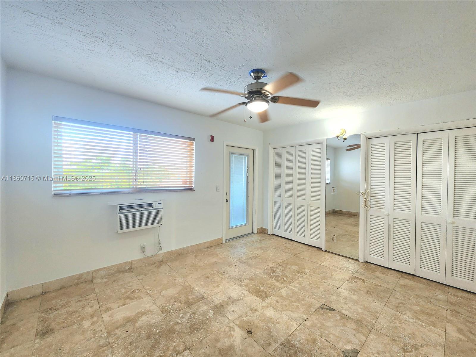 455 Golden Isles Dr # 305