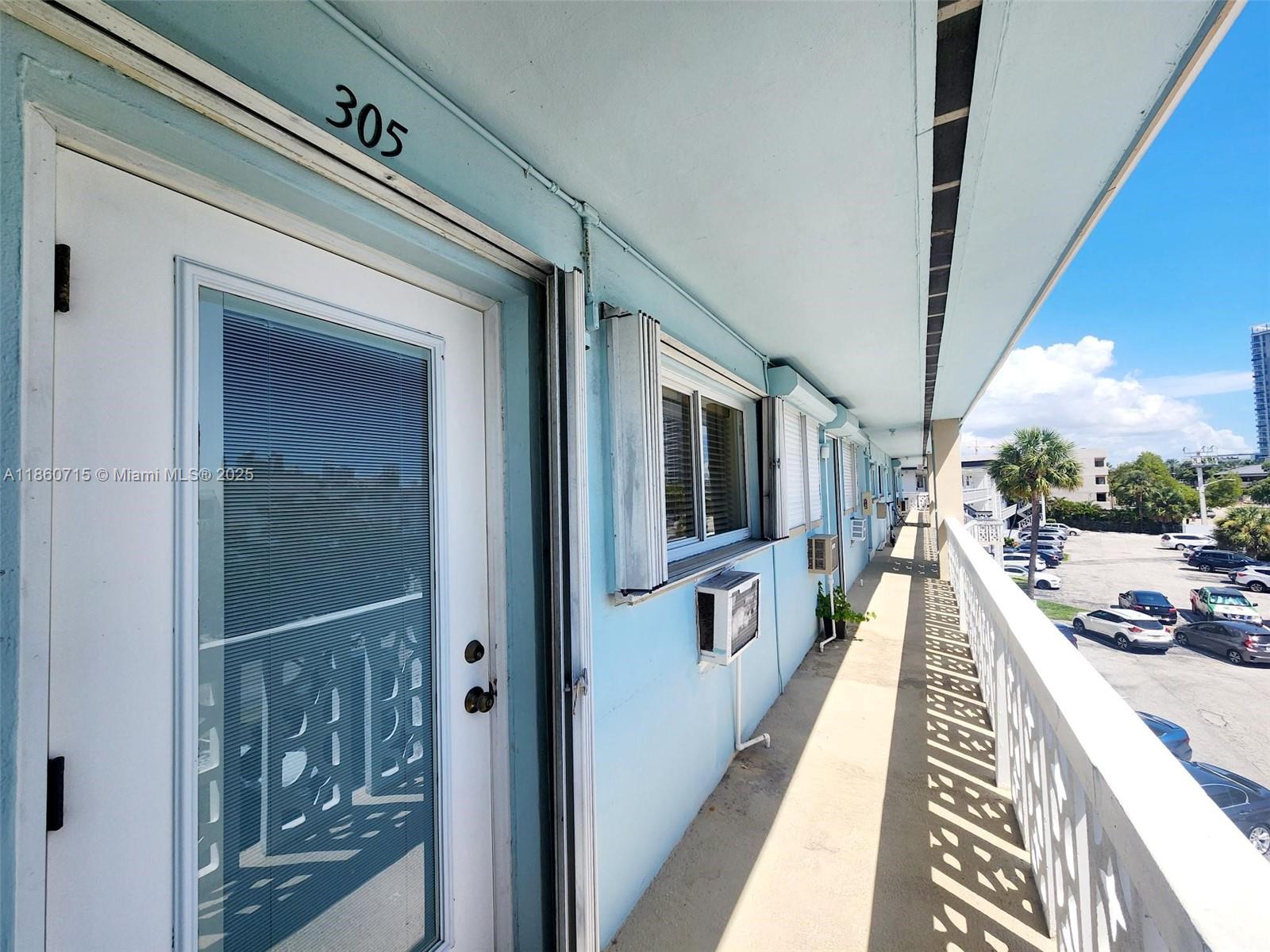 455 Golden Isles Dr # 305