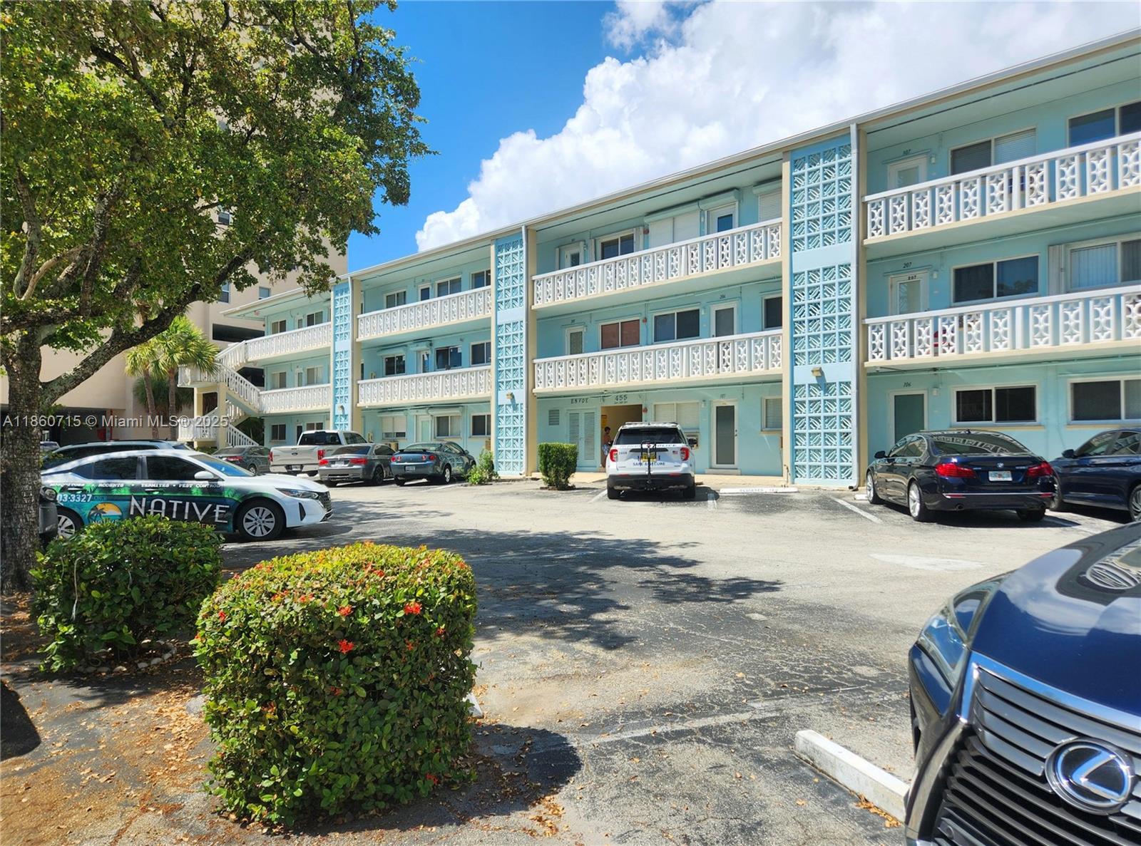 455 Golden Isles Dr # 305