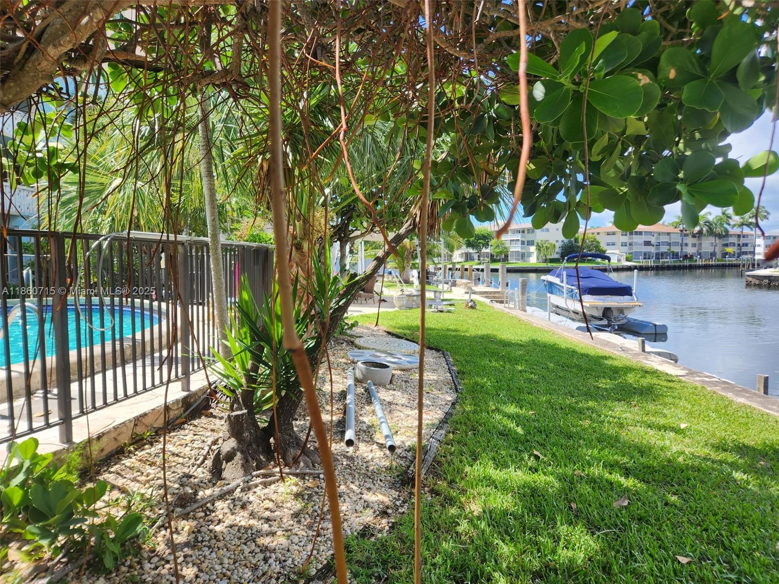 455 Golden Isles Dr # 305