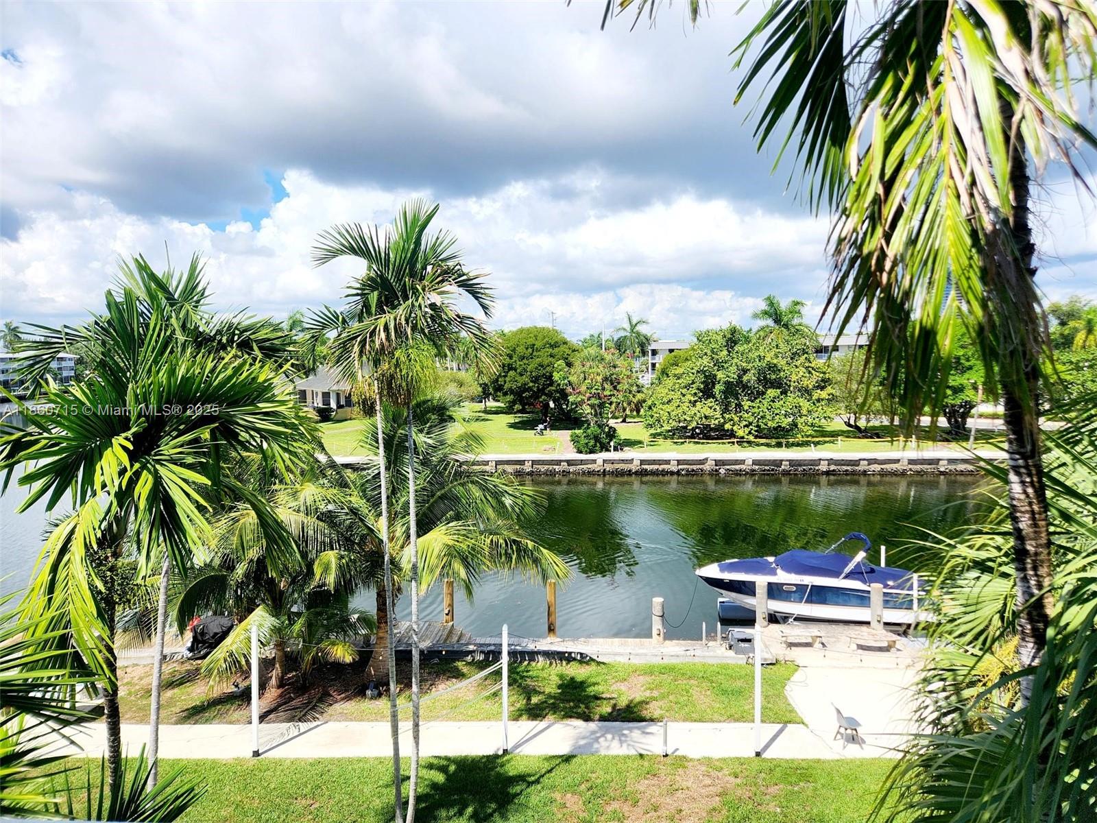 455 Golden Isles Dr # 305
