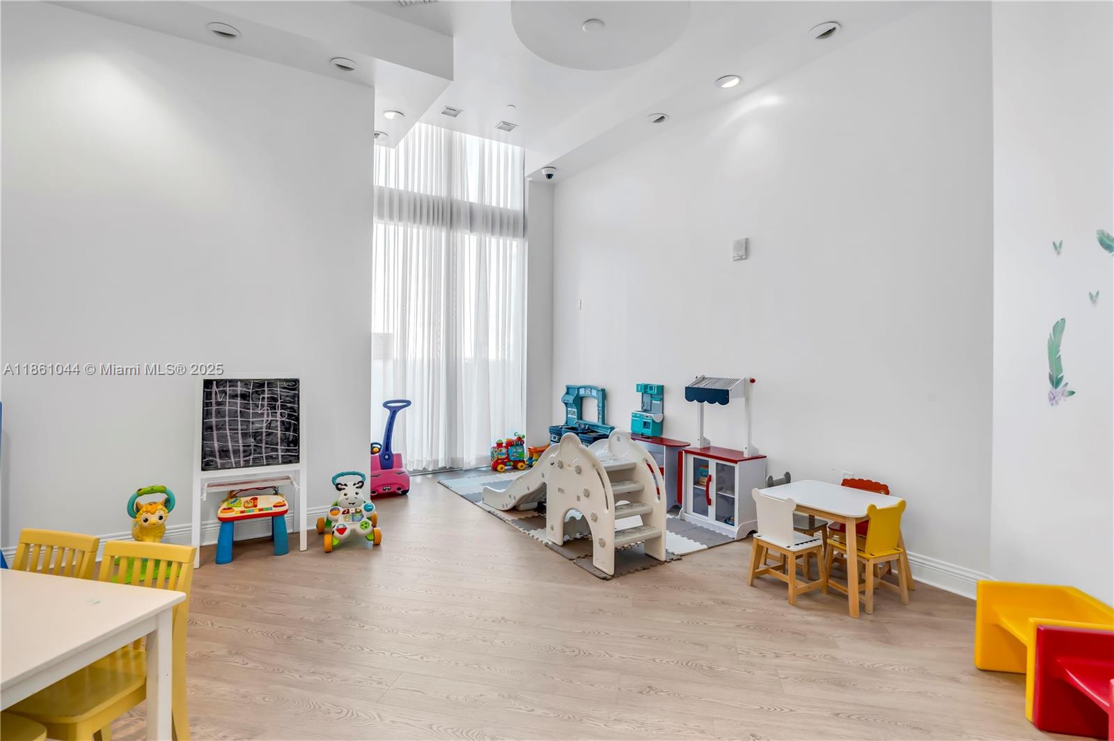 350 S Miami Ave Unit: 2105