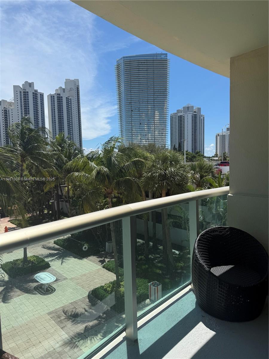 19380 Collins Ave # 304