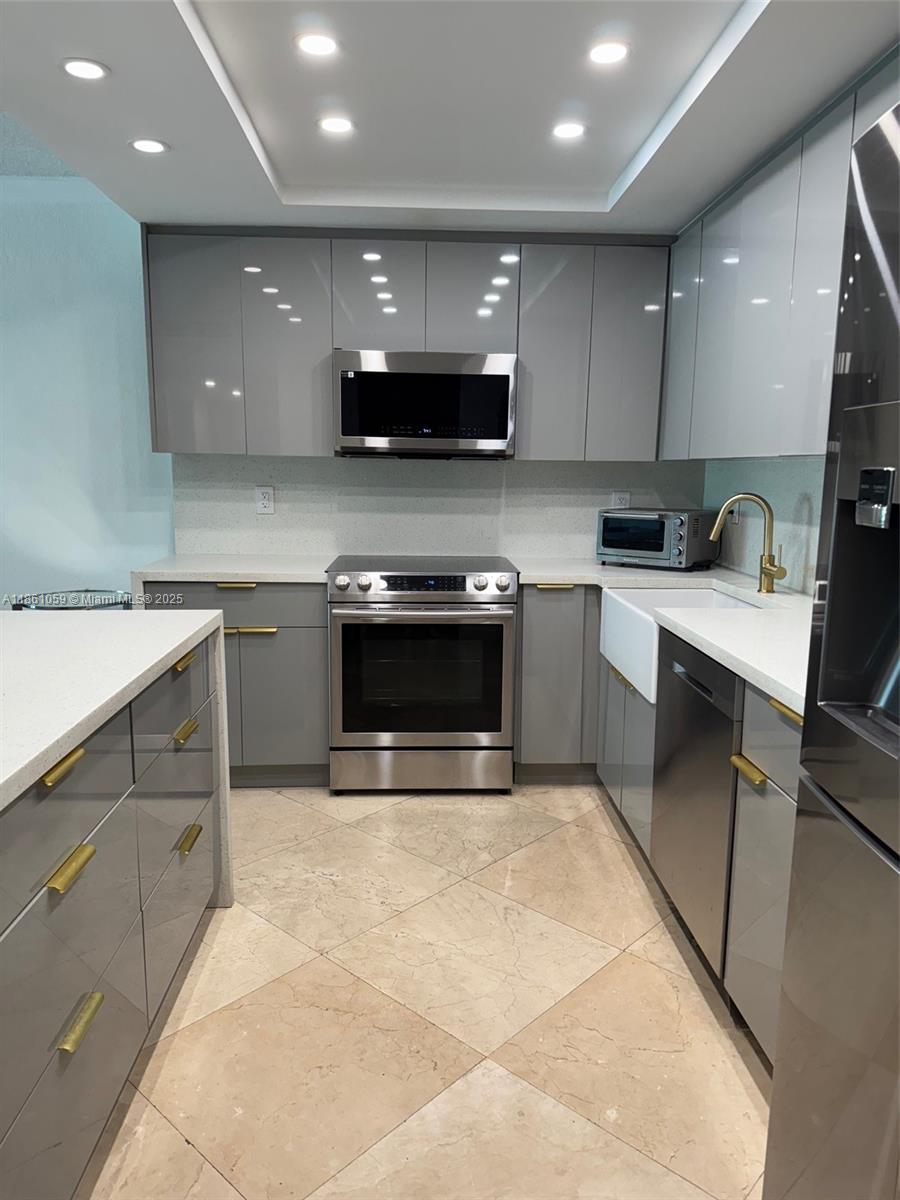 19380 Collins Ave # 304