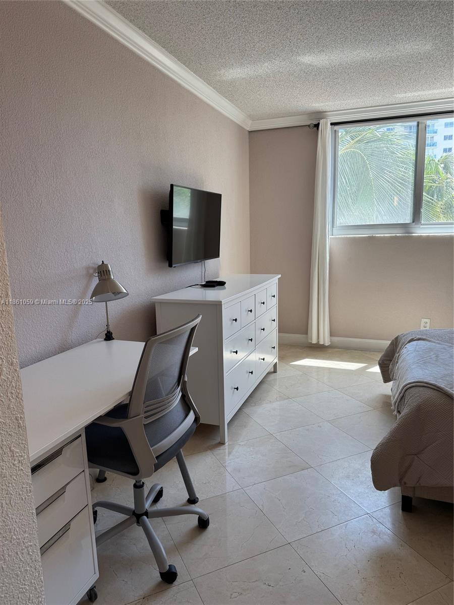 19380 Collins Ave # 304