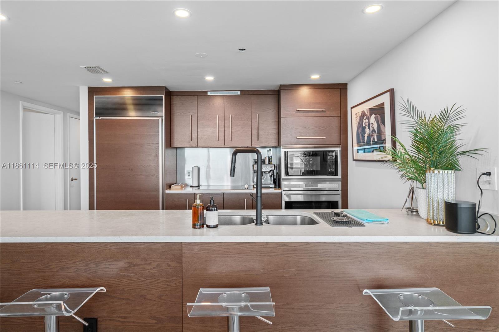 465 Brickell Ave # 3201