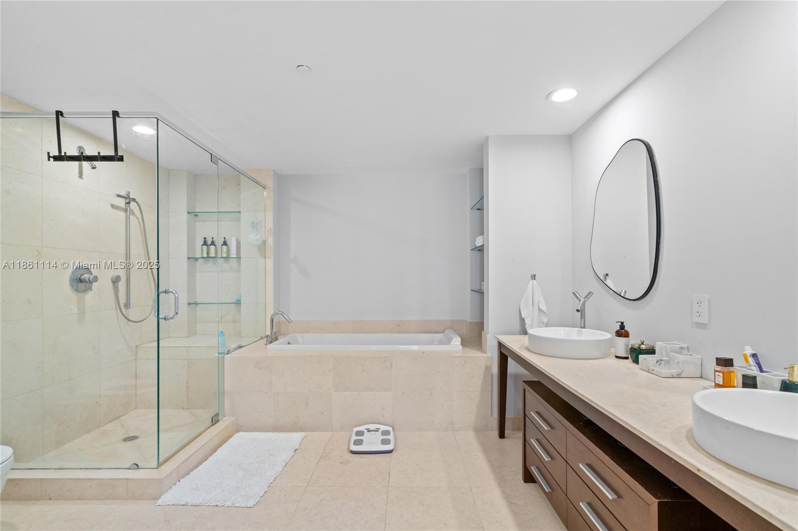 465 Brickell Ave # 3201