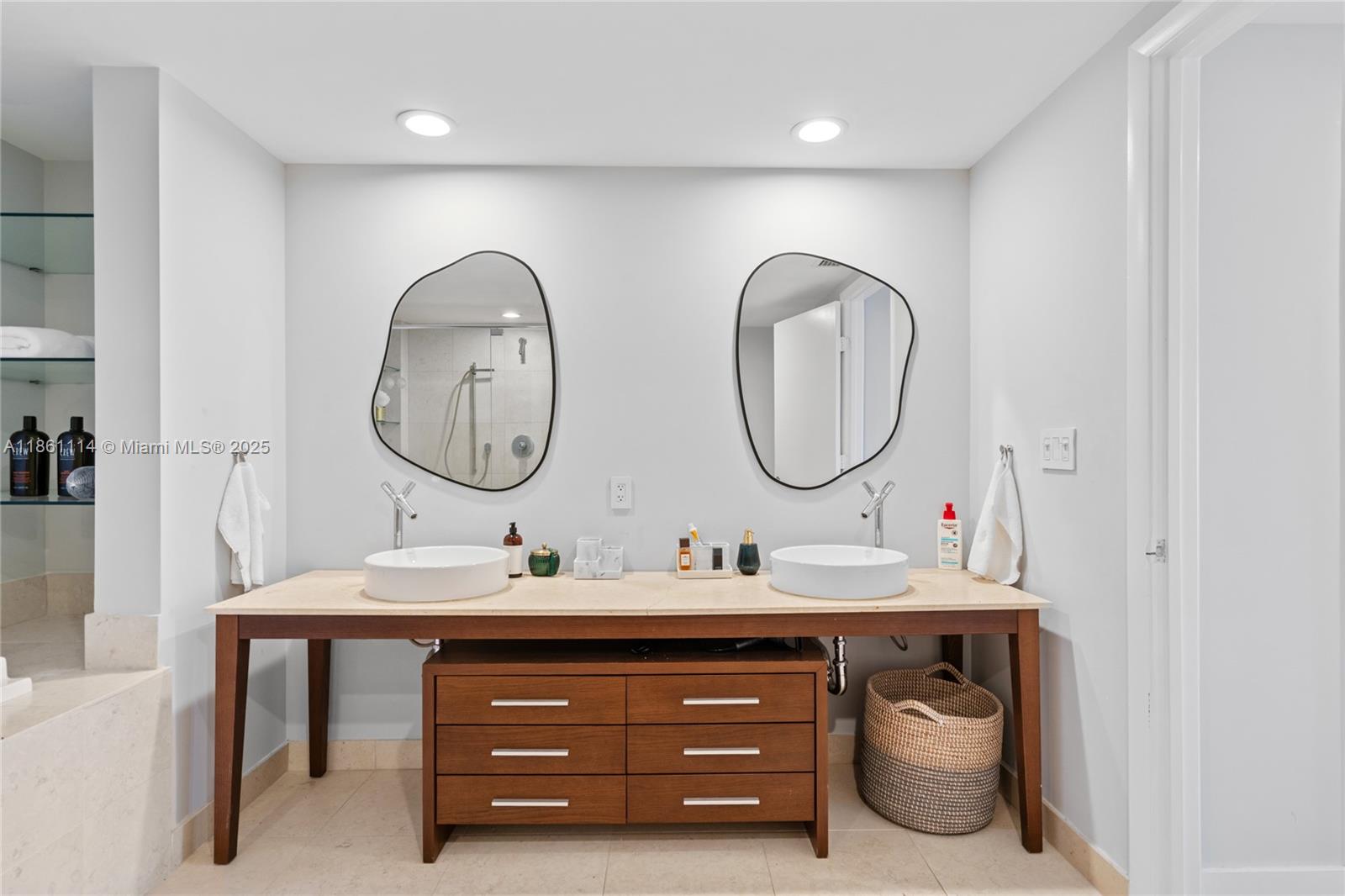 465 Brickell Ave # 3201