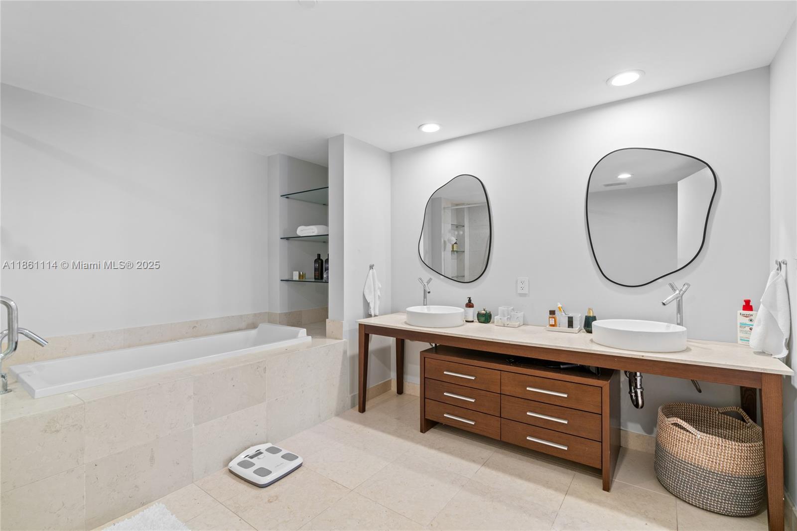 465 Brickell Ave # 3201