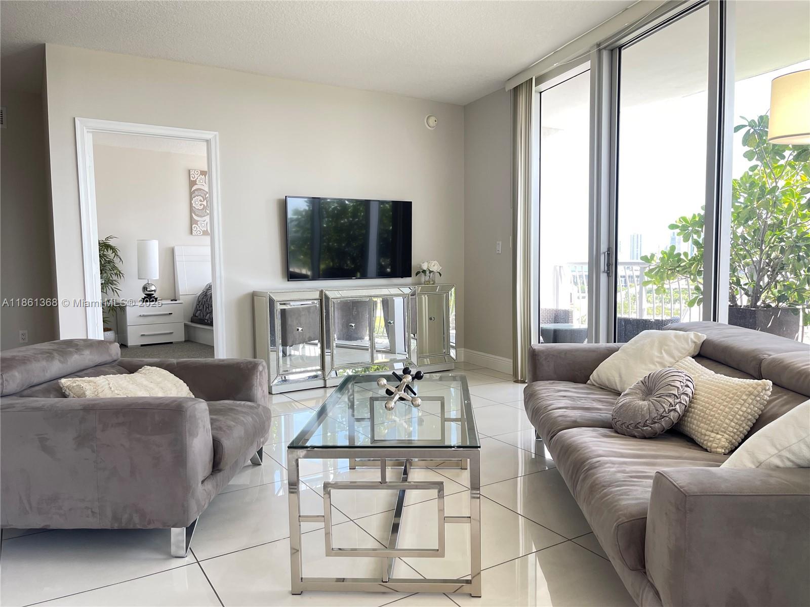 1750 N Bayshore Dr # 1414