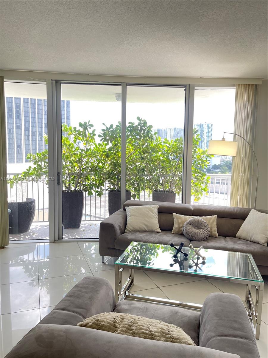 1750 N Bayshore Dr # 1414