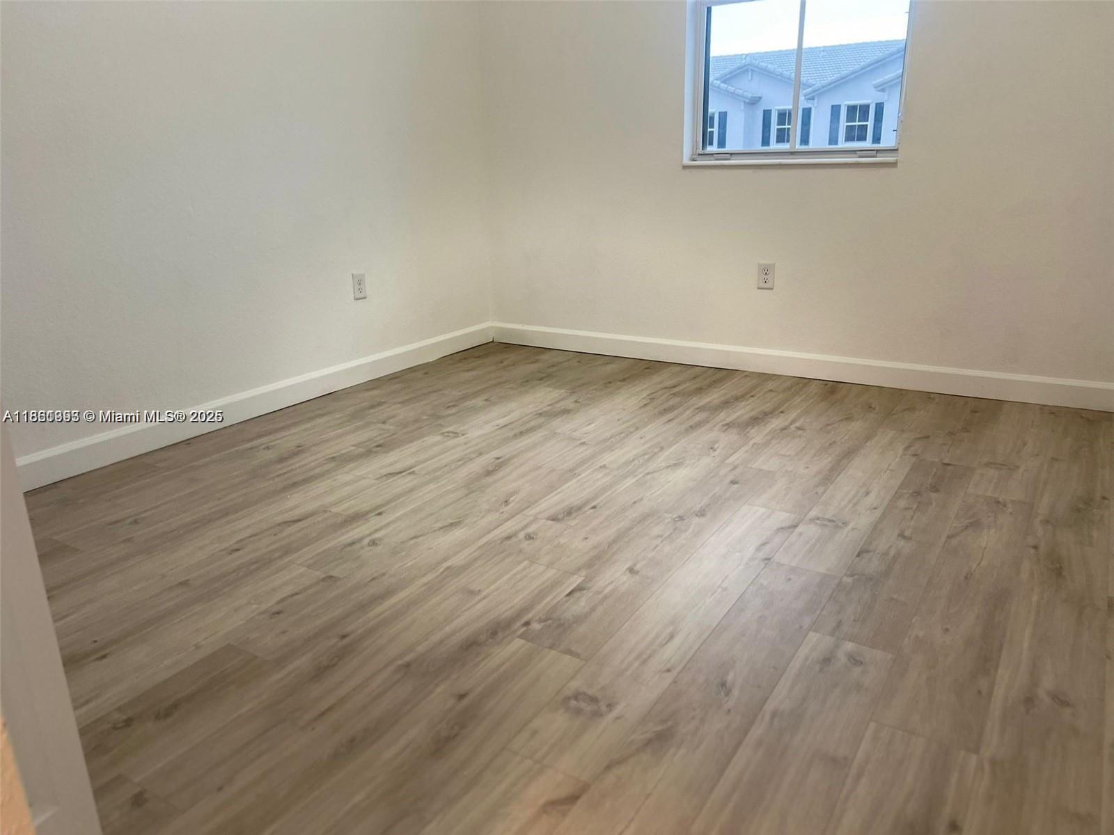 2633 SE 10th St Unit: .