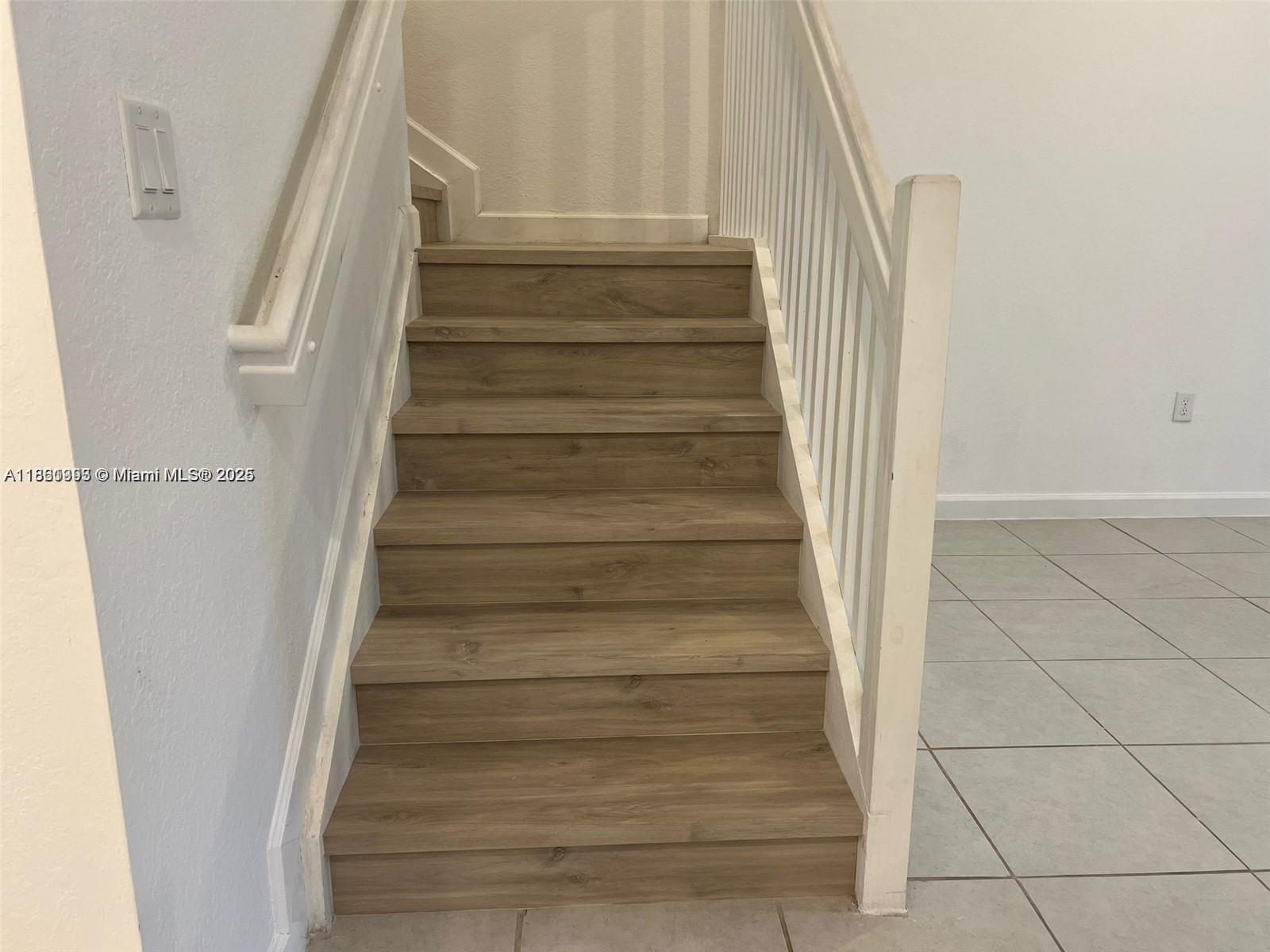 2633 SE 10th St Unit: .