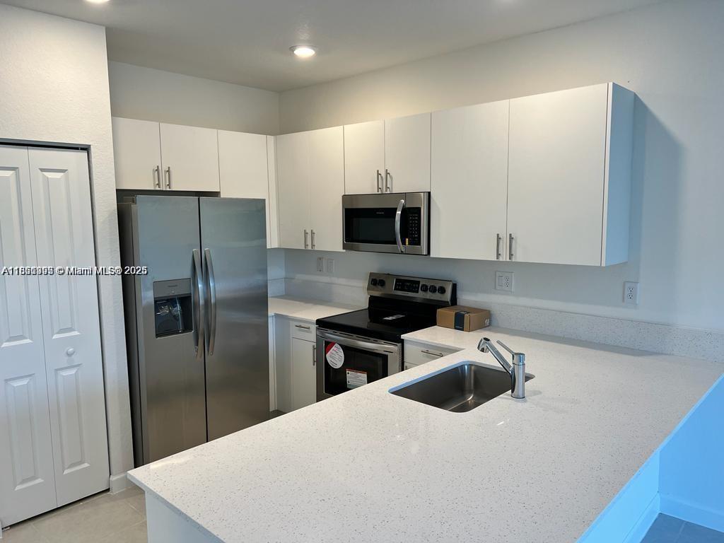 2633 SE 10th St Unit: .