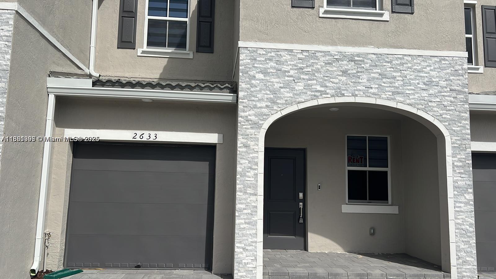2633 SE 10th St Unit: .
