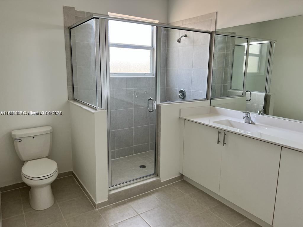 2633 SE 10th St Unit: .