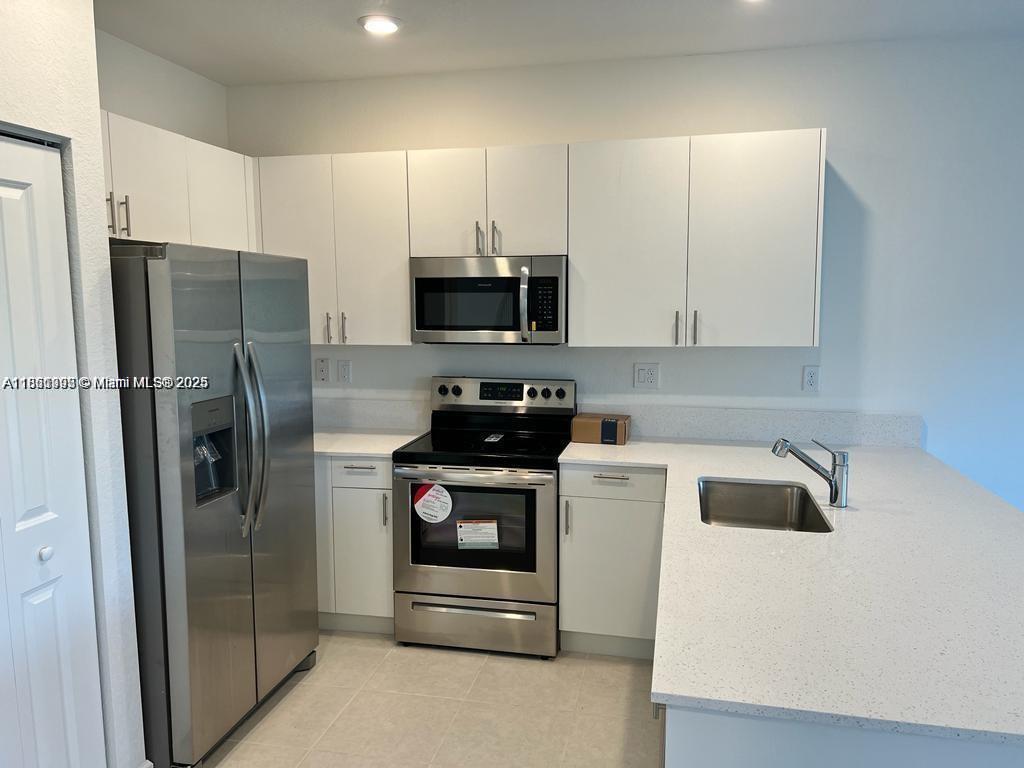 2633 SE 10th St Unit: .