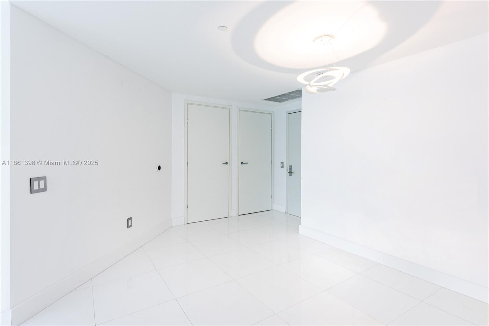 1300 Brickell Bay Dr # 1802