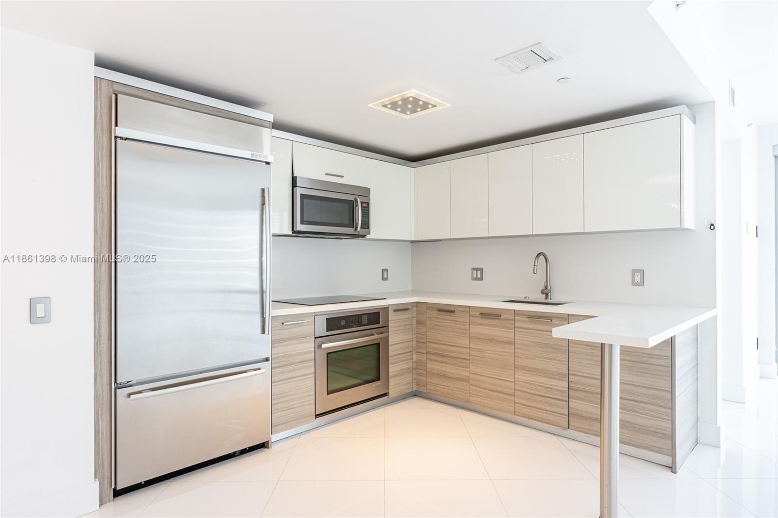 1300 Brickell Bay Dr # 1802