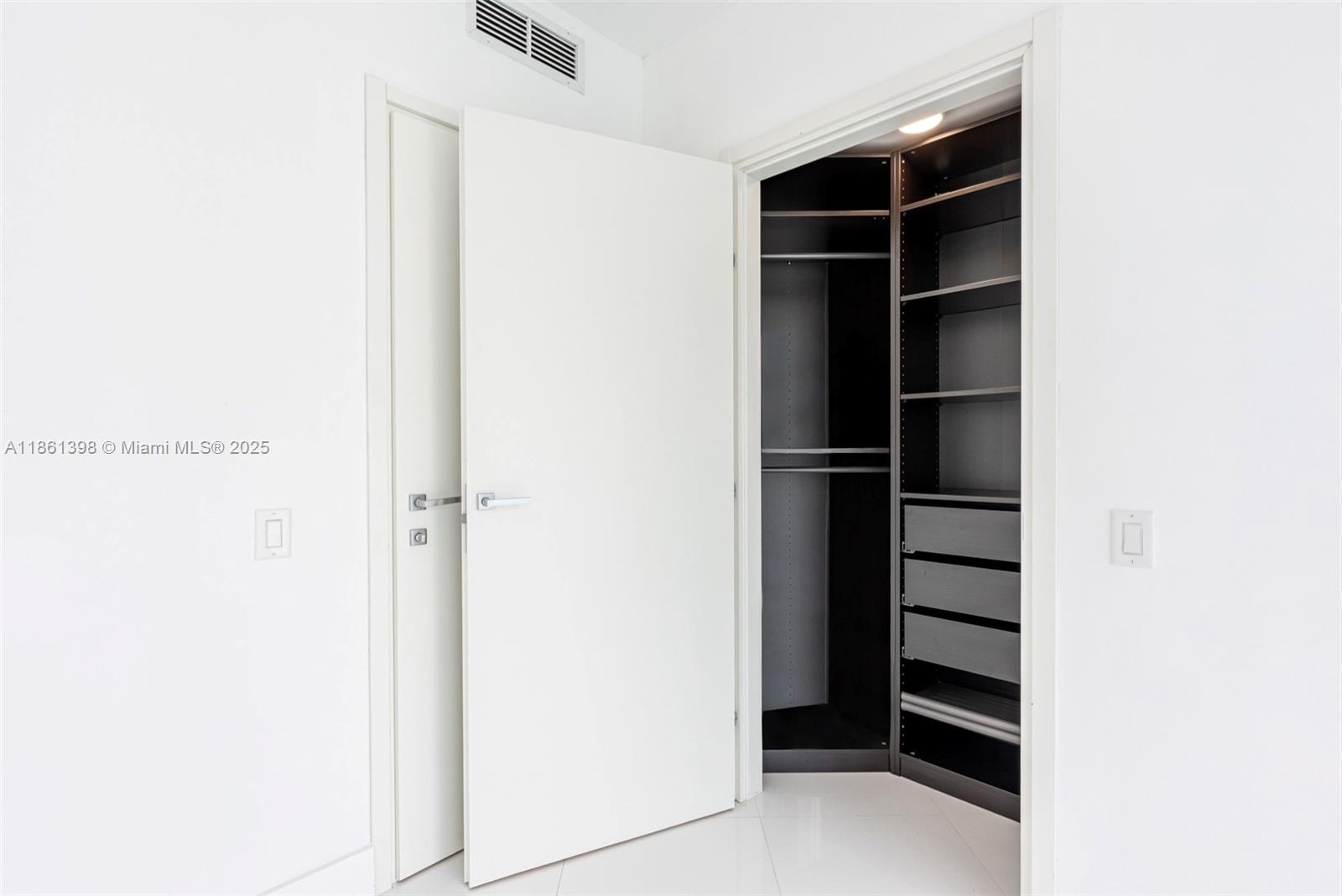1300 Brickell Bay Dr # 1802