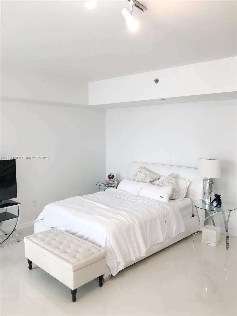 475 Brickell Ave # 5108