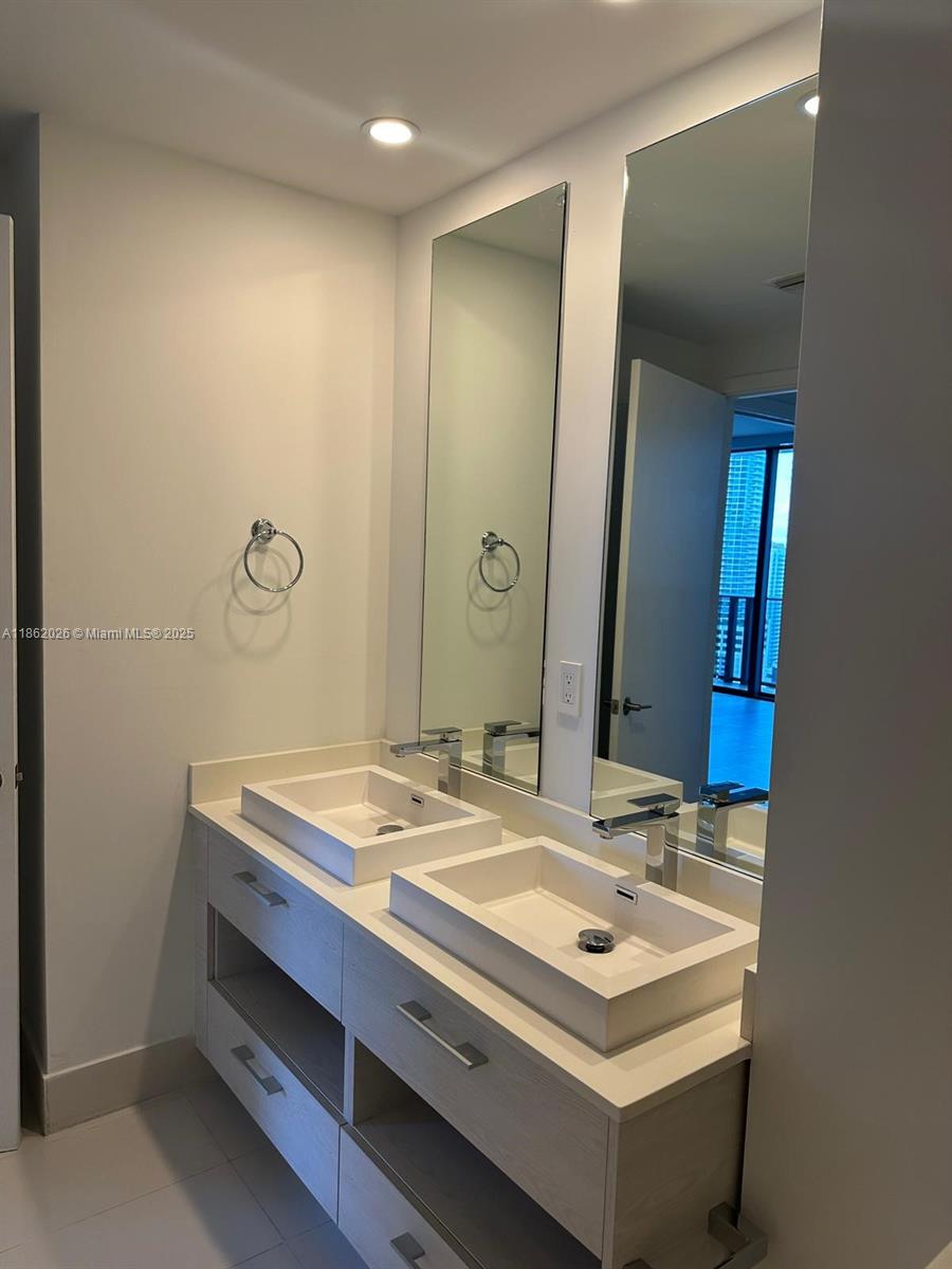 55 SW 9th St # 2702