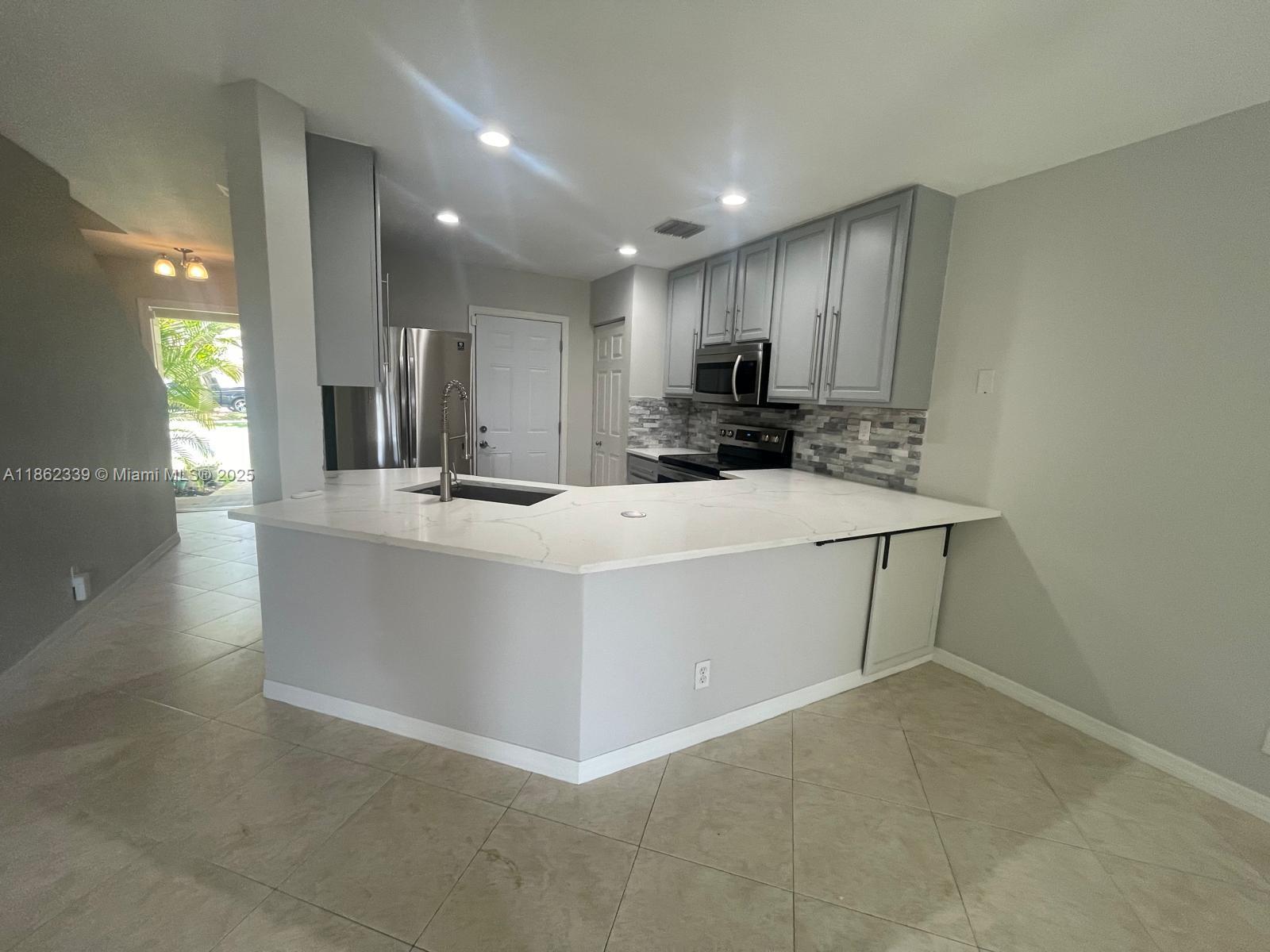 8660 S Southgate Shores Cir # 0