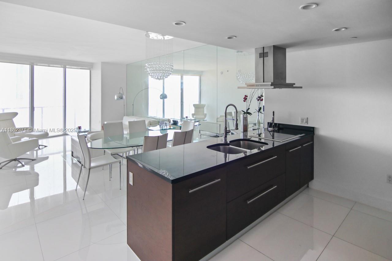 495 Brickell Ave # 5609
