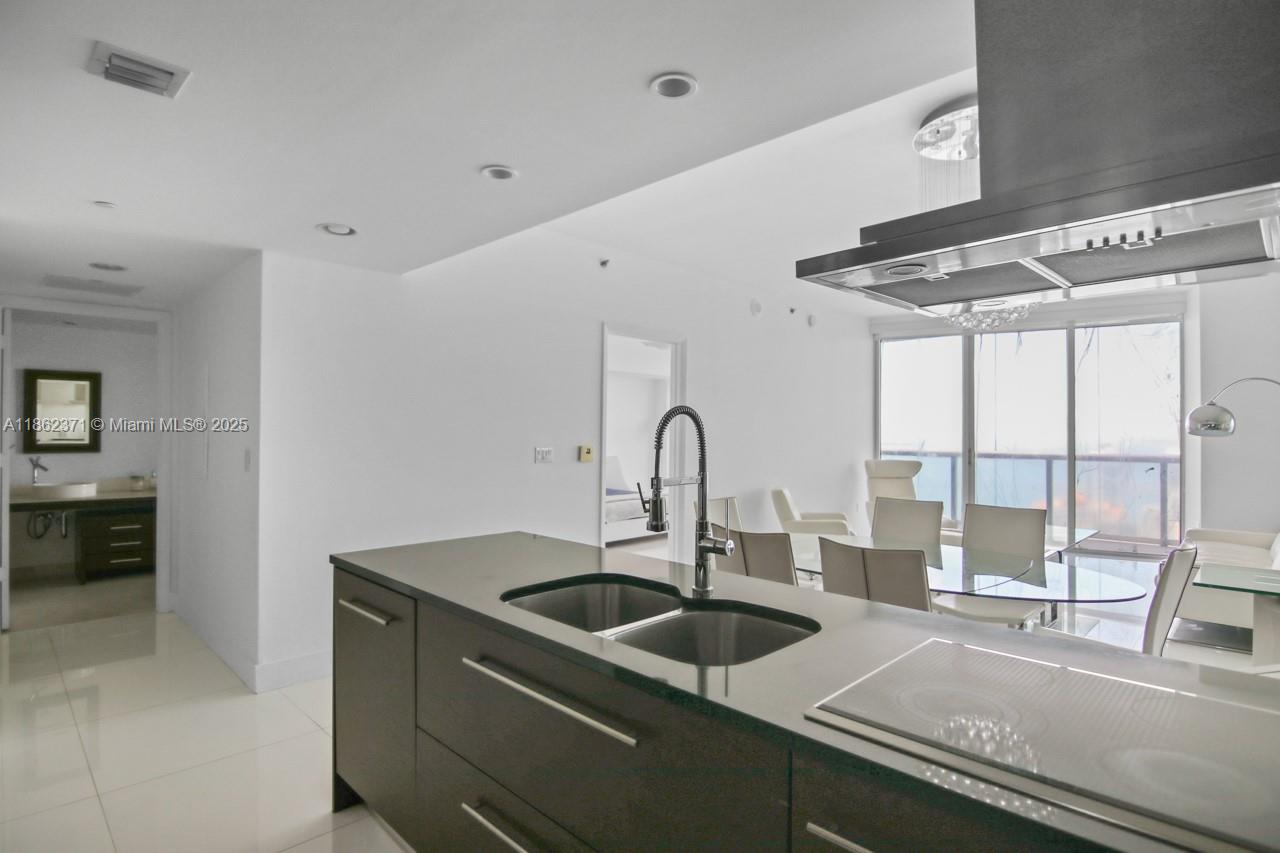 495 Brickell Ave # 5609