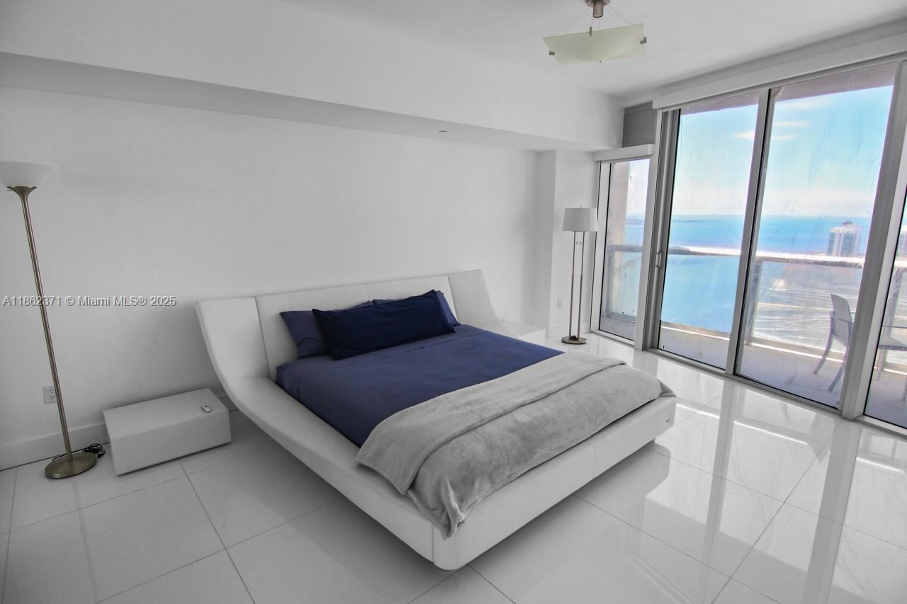 495 Brickell Ave # 5609