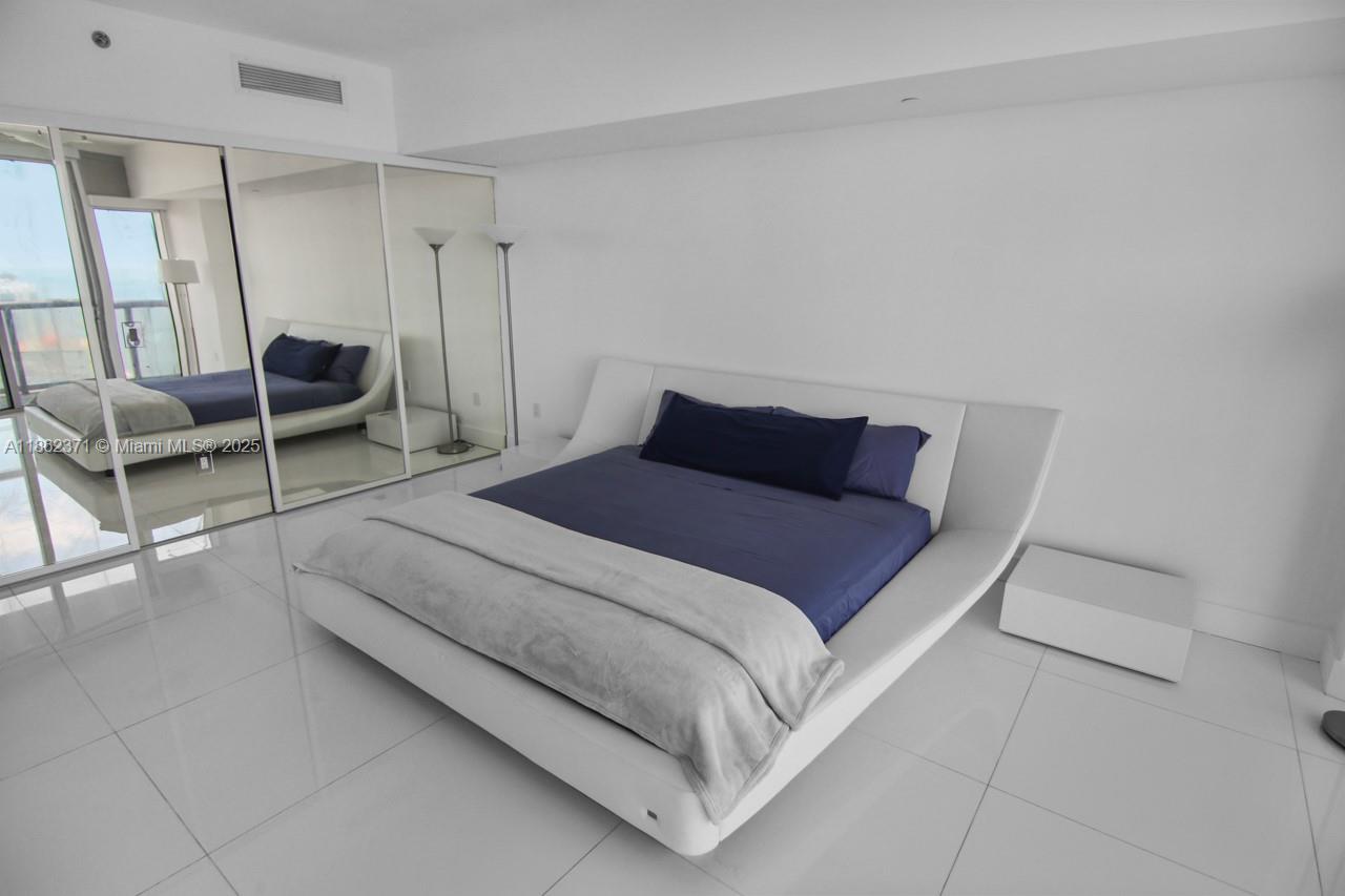 495 Brickell Ave # 5609