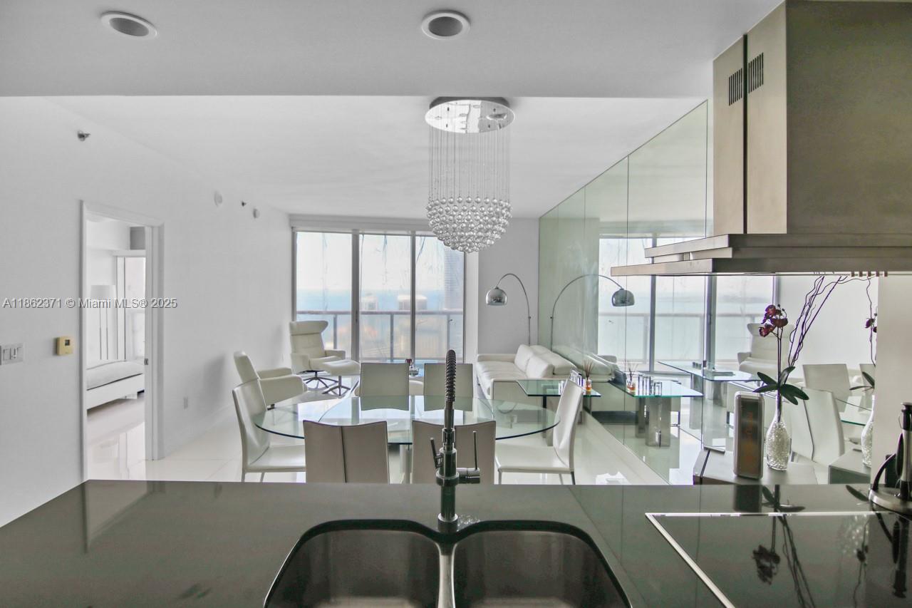 495 Brickell Ave # 5609