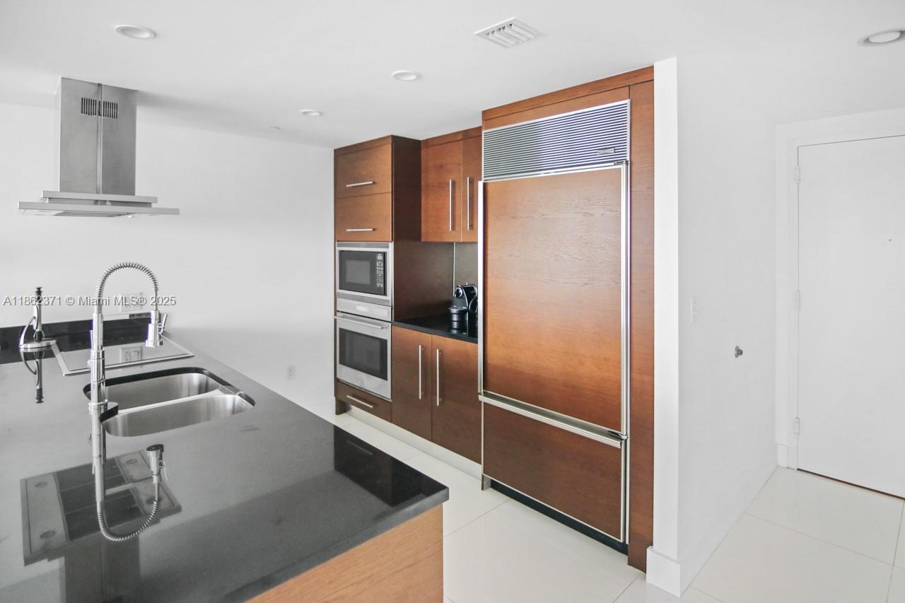 495 Brickell Ave # 5609