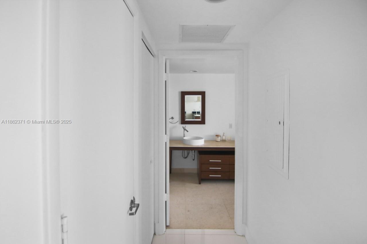 495 Brickell Ave # 5609